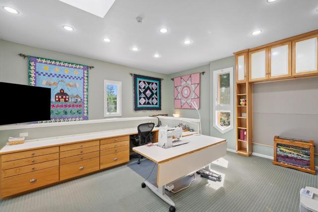 21106 Brush Road, Los Gatos CA: https://media.crmls.org/mediaz/f021a976-29e8-4c51-ae8b-fad6b200bc09.jpg