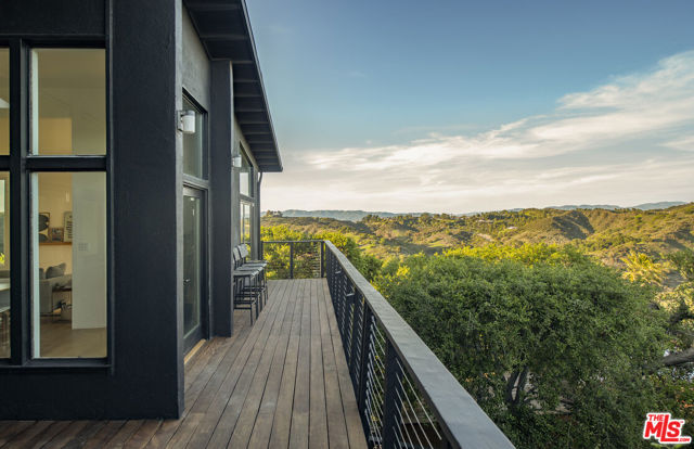 21960 Cereza Way, Topanga CA: https://media.crmls.org/mediaz/f021fe73-2937-45c8-b17b-1d7dbcd958b2.jpg