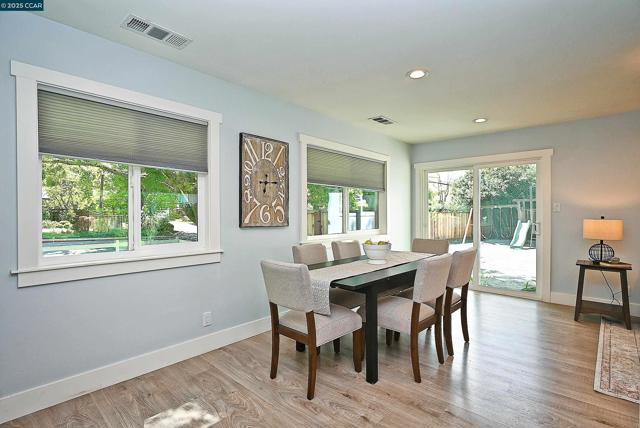 383 Caravelle Dr, Walnut Creek CA: https://media.crmls.org/mediaz/f022295b-be26-4910-8a4a-5fd9cd2496e3.jpg