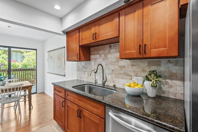 320 Palo Alto Avenue, Palo Alto CA: https://media.crmls.org/mediaz/f0226a65-caf1-426f-b9e3-85324825c094.jpg