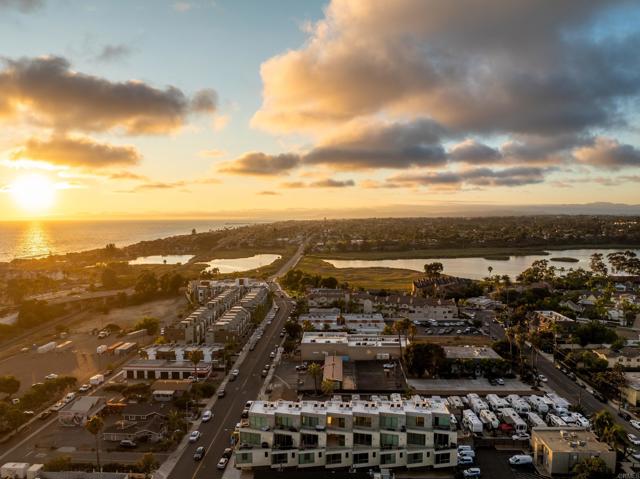 Detail Gallery Image 23 of 24 For 2648 State Street, Unit #E, Carlsbad,  CA 92008 - 3 Beds | 3/1 Baths