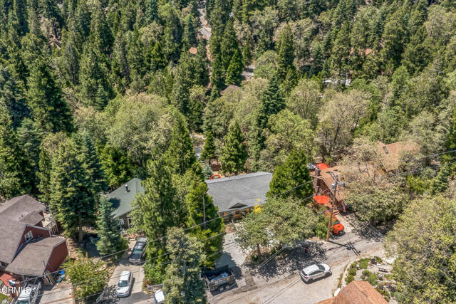 352 Cedarbrook Drive, Twin Peaks CA: https://media.crmls.org/mediaz/f023fccb-d164-4366-b54d-35ebf3811375.jpg