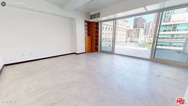 1000 S Hope Street, Los Angeles CA: https://media.crmls.org/mediaz/f0245da4-9c0f-4a7f-859a-87ab6539673e.jpg