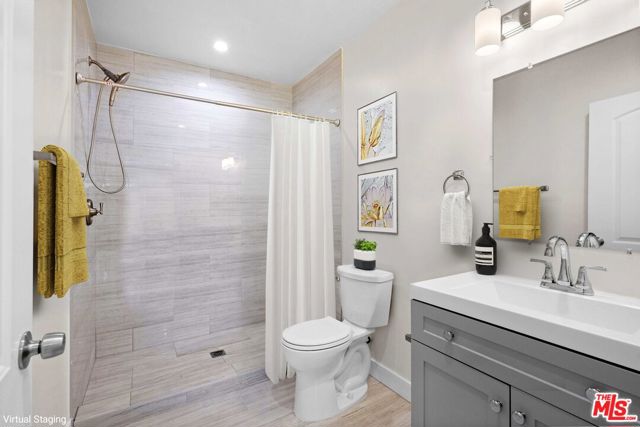 Image 9 of 11 For 9027 Lindley Avenue