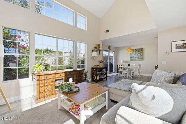 9813 Sweetwater Lane, Ventura CA: https://media.crmls.org/mediaz/f024b055-1a23-4182-912d-20d65569f158.jpg
