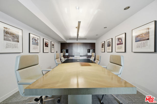 13700 Marina Pointe Drive, Marina del Rey CA: https://media.crmls.org/mediaz/f024d679-9c11-4fbe-afbb-9bab4f7f53f0.jpg