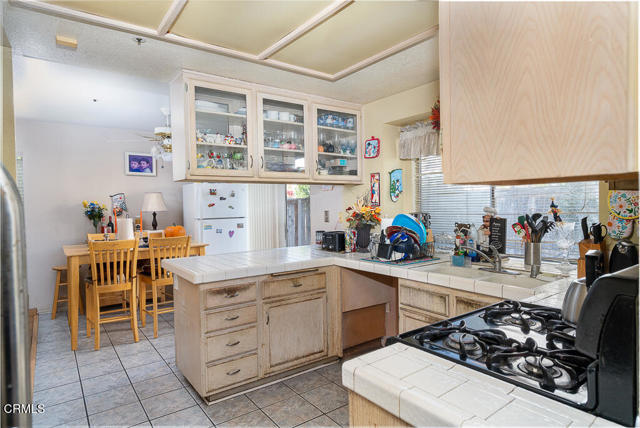 Detail Gallery Image 3 of 29 For 15492 Somerset Ct, Fontana,  CA 92337 - 3 Beds | 2 Baths