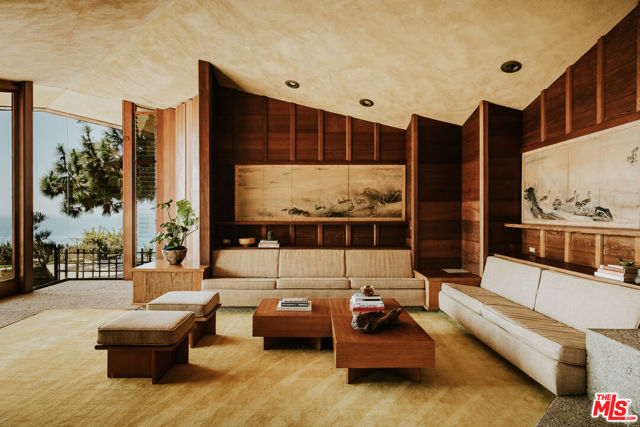 8 Sea Cove Drive, Rancho Palos Verdes CA: https://media.crmls.org/mediaz/f025203c-b1a4-4278-8228-3745cc45d7a0.jpg