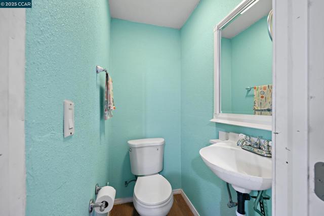 7447 Lockwood St, Oakland CA: https://media.crmls.org/mediaz/f0252bb9-54d1-4d4c-9566-566498d3c1b2.jpg