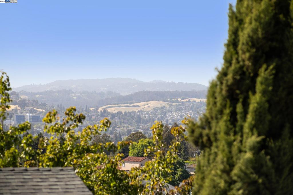 https://media.crmls.org/mediaz/f025443c-9b7f-43eb-8d73-ac0234c5b230.jpg?preset=X-Large