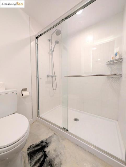 206 Donohoe ST, East Palo Alto CA: https://media.crmls.org/mediaz/f025aeb6-c745-4891-939f-09581a8d6c33.jpg