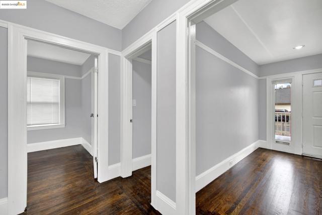 1009 106Th Ave, Oakland CA: https://media.crmls.org/mediaz/f025bd16-dbf3-430b-b777-76b28ff1a619.jpg