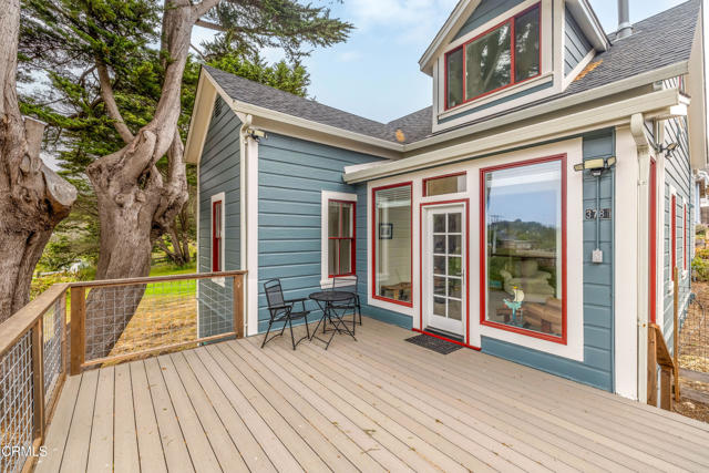 3781 N Highway 1, Albion CA: https://media.crmls.org/mediaz/f027d7c6-975c-4530-abca-b2515282a632.jpg