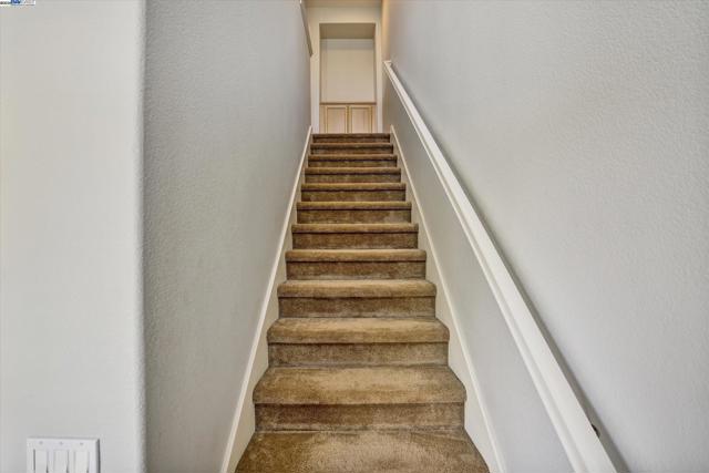 140 Selby Ln, Livermore CA: https://media.crmls.org/mediaz/f027f5bb-af59-4ab3-953d-ffe5d8d5f630.jpg
