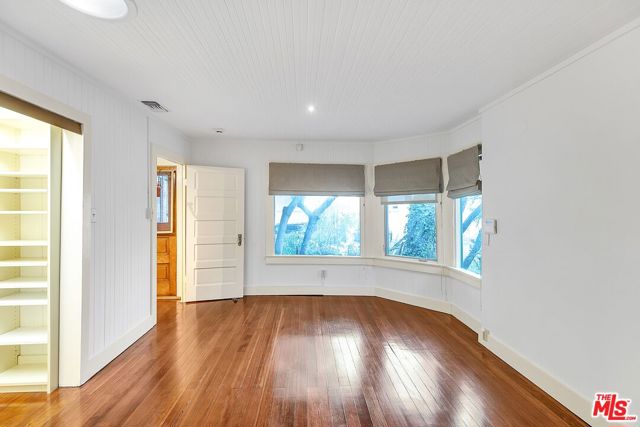 2636 5th Street, Santa Monica CA: https://media.crmls.org/mediaz/f0282b78-af85-4d1d-9ab6-eef83db9a5d8.jpg