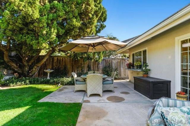 3868 Avenida Feliz, Rancho Santa Fe CA: https://media.crmls.org/mediaz/f028eef3-4ebf-4cf7-bcb2-0952c062131a.jpg