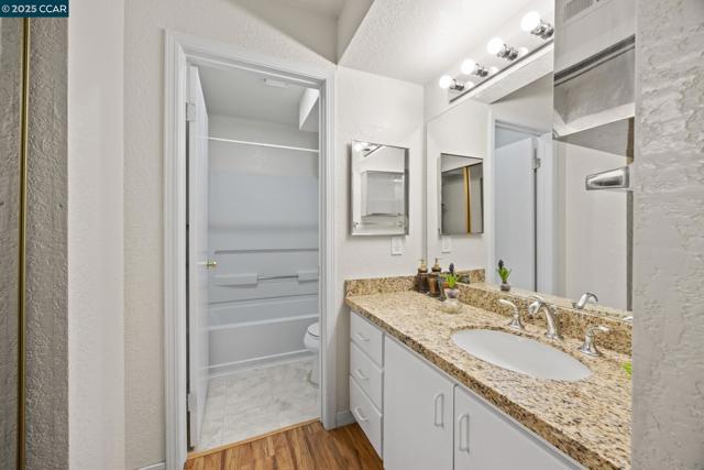 535 Pierce St, Albany CA: https://media.crmls.org/mediaz/f029d2d7-4bd1-441a-b003-40e9a5b3f3c2.jpg