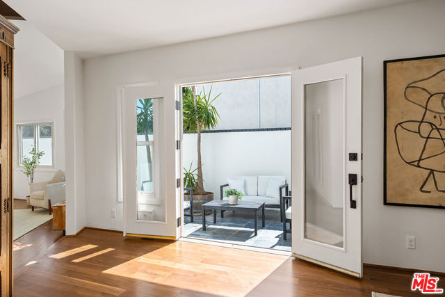 7145 Trask Avenue, Playa del Rey CA: https://media.crmls.org/mediaz/f02a258e-2612-4340-ad0e-2f9b0457099c.jpg