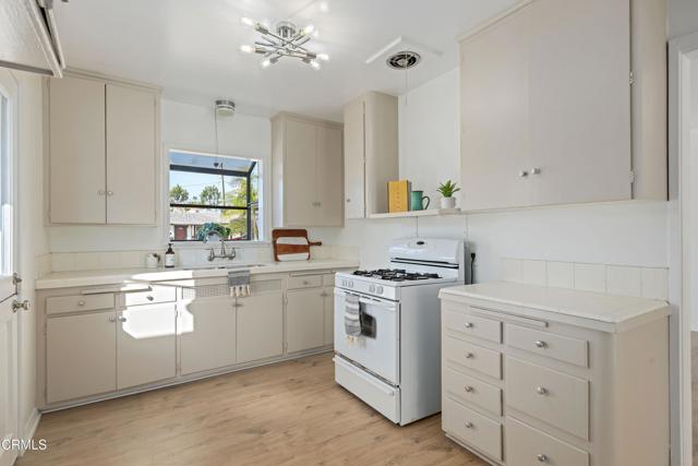 Detail Gallery Image 9 of 29 For 220 Frances St, Ventura,  CA 93003 - 3 Beds | 2 Baths