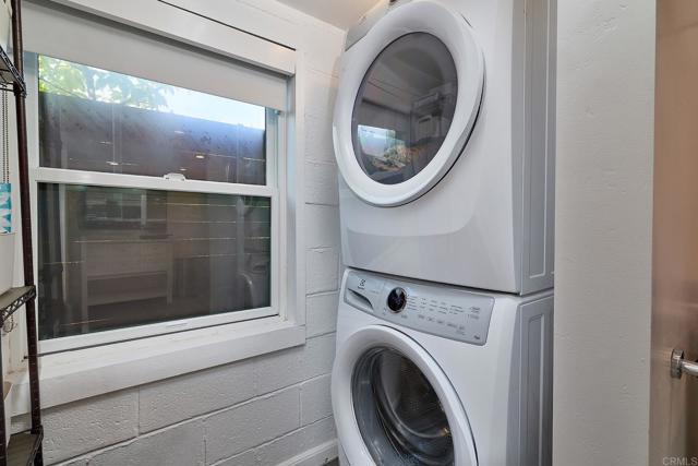 630 Ocean View Avenue, Encinitas CA: https://media.crmls.org/mediaz/f02b7416-4573-4796-b070-3f8e0c631ec8.jpg
