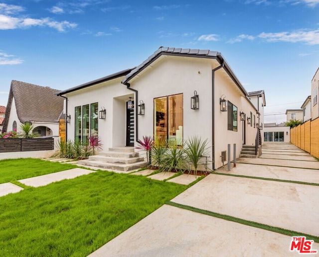 1441 Livonia Avenue, Los Angeles CA: https://media.crmls.org/mediaz/f02c51f0-64c3-41d7-85e8-bf590a49c3ea.jpg