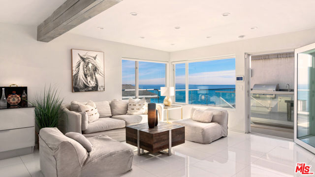 26050 Pacific Coast Highway, Malibu CA: https://media.crmls.org/mediaz/f02c709e-f623-40e3-93cc-4dbcc6b05aff.jpg