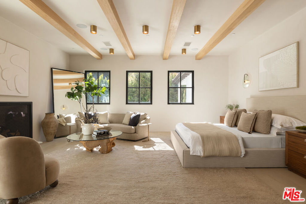 https://media.crmls.org/mediaz/f02d1f4e-562e-41f8-936c-f8cc252fff36.jpg?preset=X-Large