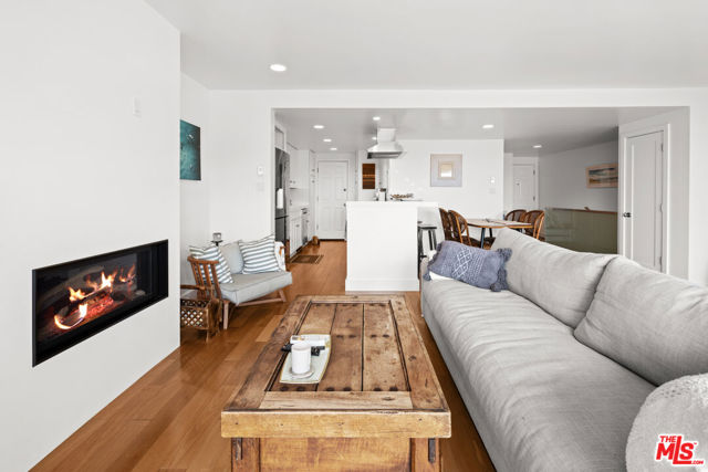 23908 De Ville Way, Malibu CA: https://media.crmls.org/mediaz/f02dcfe8-aedf-4f0e-a7e6-8686611b3c62.jpg