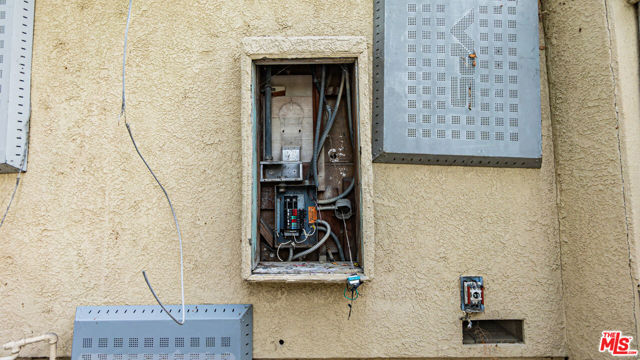 13905 Milbank Street, Sherman Oaks CA: https://media.crmls.org/mediaz/f02de815-2324-4642-b873-d50068c0a4f1.jpg