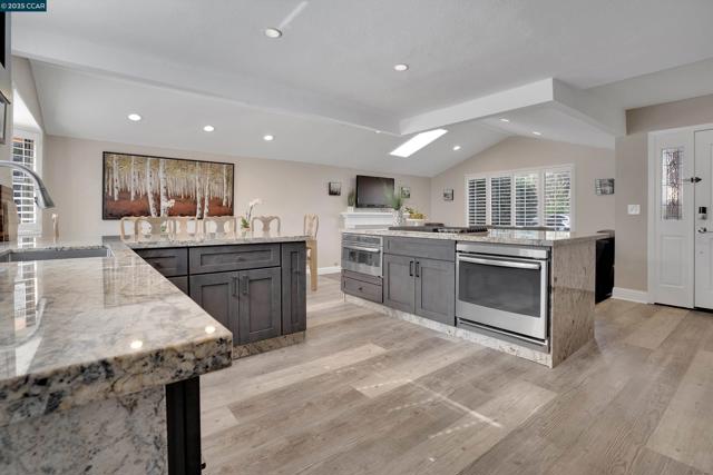 1274 Maywood Ln, Martinez CA: https://media.crmls.org/mediaz/f02e344c-3204-4b38-86f5-56b99a94e978.jpg