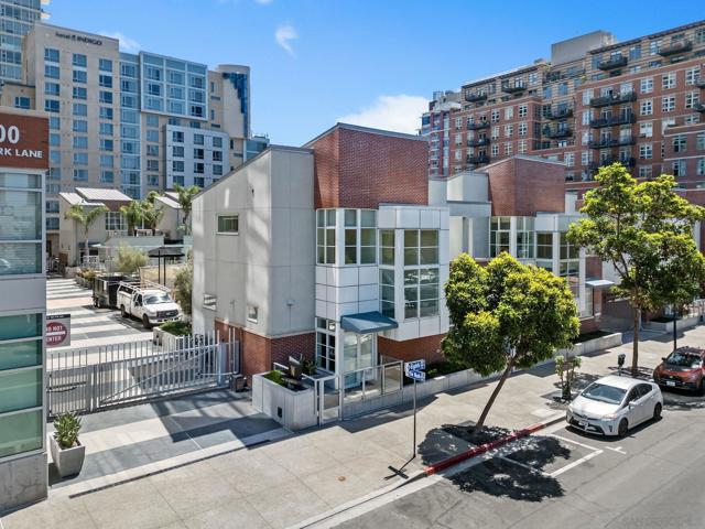 531 8Th Ave, San Diego, California 92101, 2 Bedrooms Bedrooms, ,2 BathroomsBathrooms,Condominium,For Sale,8Th Ave,250018665SD