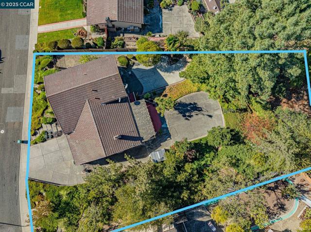 109 Scotts Chute Ct, Richmond CA: https://media.crmls.org/mediaz/f02e8054-36d2-424b-9821-a70a39984b24.jpg