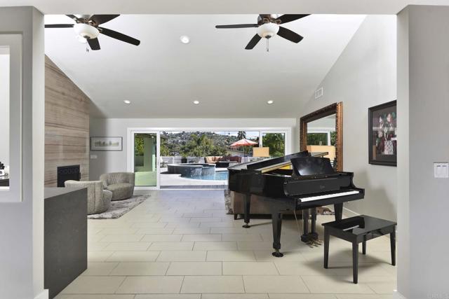 7068 Estrella De Mar, Carlsbad CA: https://media.crmls.org/mediaz/f02f41f9-34fe-4a3e-a7eb-40401c908c59.jpg