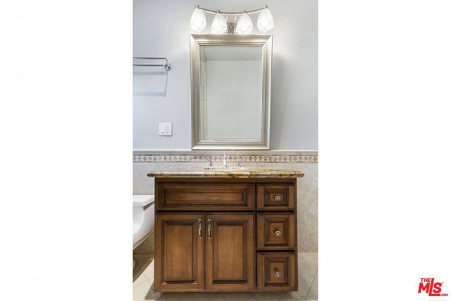 2230 W 30th Street, Los Angeles CA: https://media.crmls.org/mediaz/f02fd297-544a-458e-85df-7d780e78fc33.jpg
