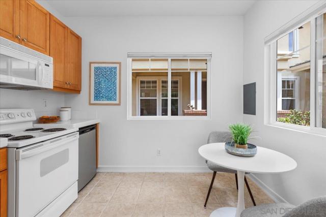 473 Sandalwood Ct, Encinitas CA: https://media.crmls.org/mediaz/f02fffac-3a18-4753-9332-4ec9150c45f8.jpg
