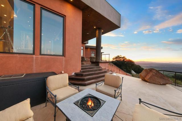 19210 Highland Hills Dr, Ramona CA: https://media.crmls.org/mediaz/f03002e2-ede1-49b7-9bf8-cc89f8422adc.jpg