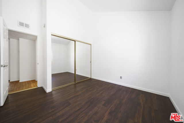 7631 Reseda Boulevard, Reseda CA: https://media.crmls.org/mediaz/f0300b1b-c5bd-44f2-88ea-68058d703eaa.jpg