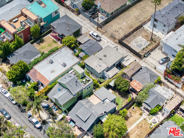519 1/2 San Juan Avenue, Venice CA: https://media.crmls.org/mediaz/f0305f95-d980-44e1-84fc-b4729680a0d9.jpg