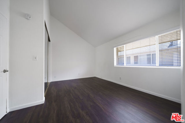 7631 Reseda Boulevard, Reseda CA: https://media.crmls.org/mediaz/f030d03b-7488-4473-8770-04db949c9f6b.jpg