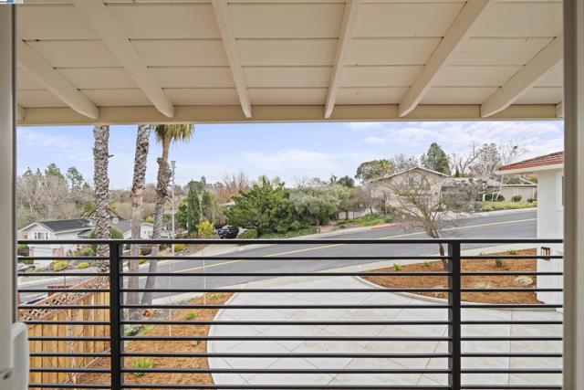 Image 25 of 51 For 4253 Mirador Dr