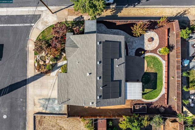 1349 Montana Dr, Concord CA: https://media.crmls.org/mediaz/f0317afb-f8c2-4ae4-a4b4-a7fce73e2b69.jpg