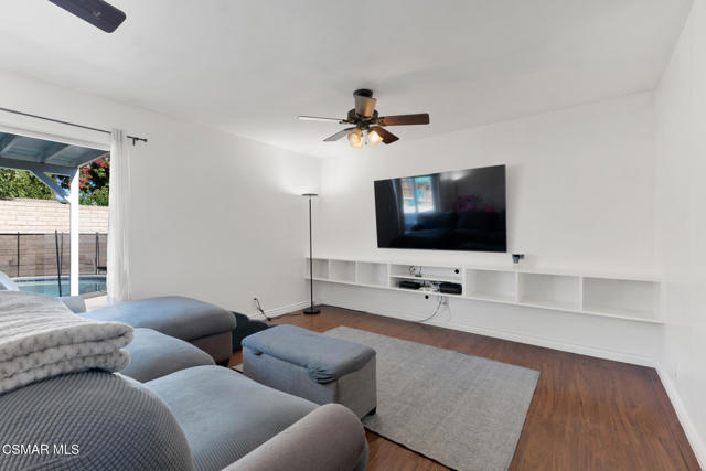 2141 Fitzgerald Road, Simi Valley CA: https://media.crmls.org/mediaz/f031bb8f-fc3e-4b9b-9f57-3a69a40a0aa1.jpg