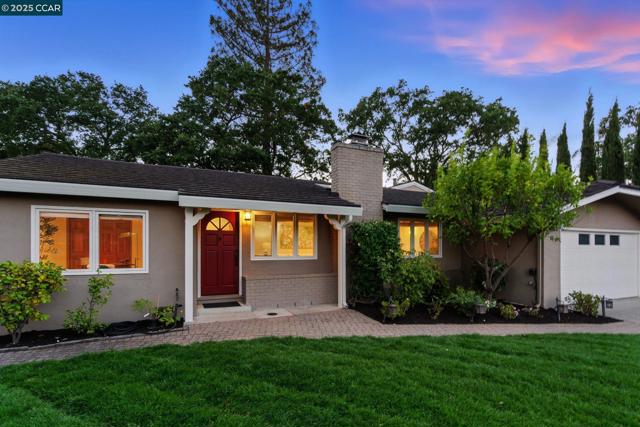 15 Ardmore Ct, Pleasant Hill CA: https://media.crmls.org/mediaz/f0327689-811c-4397-bfe5-e235c3c35faf.jpg
