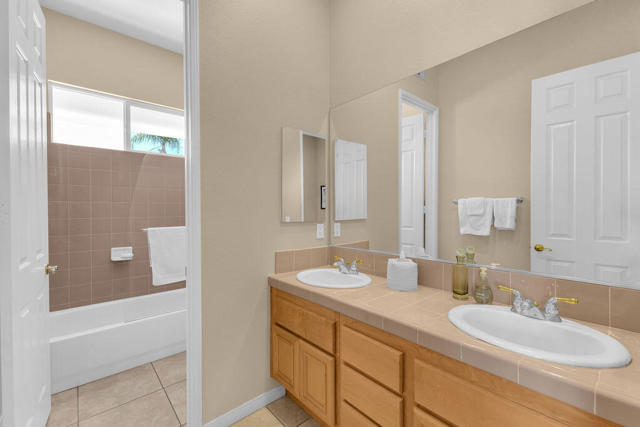 29 Calle La Reina, Rancho Mirage CA: https://media.crmls.org/mediaz/f0327f48-23d9-4661-bcf2-ecf239af8df0.jpg