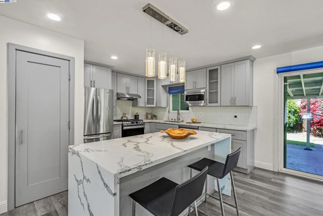 141 Peony Ct, Fremont CA: https://media.crmls.org/mediaz/f0328199-e8ac-46e7-9625-32bb0e9b3a04.jpg