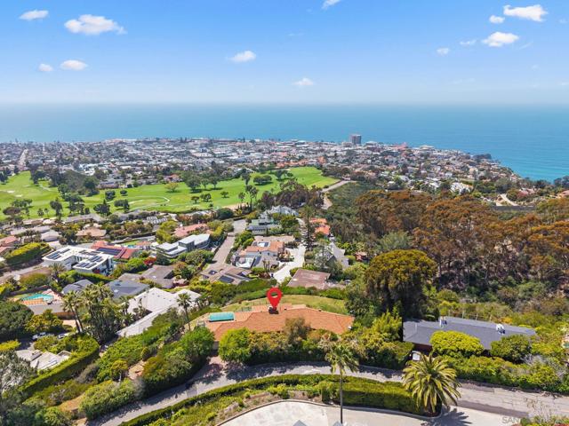 7330 Brodiaea Way, La Jolla CA: https://media.crmls.org/mediaz/f0335635-6a1b-45a2-8e4d-7a2d18d0f63b.jpg