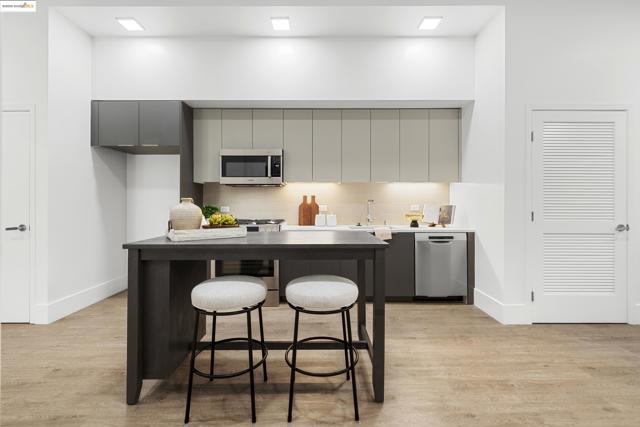 1545 32nd St, Oakland CA: https://media.crmls.org/mediaz/f033563c-5a1c-44bc-abb8-366fa20cc3ea.jpg