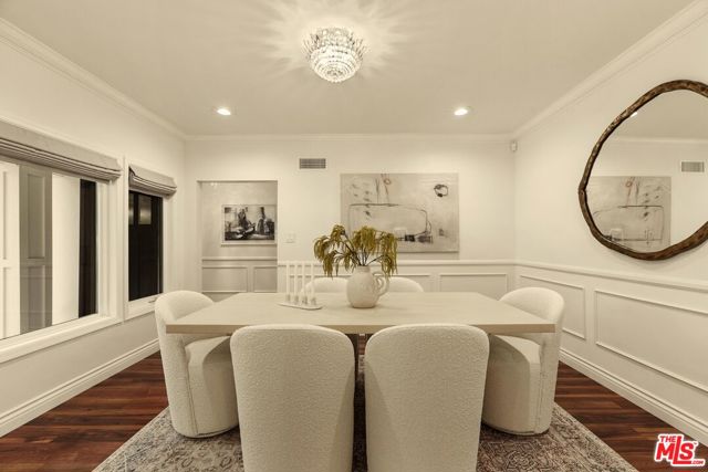 324 15th Street, Santa Monica CA: https://media.crmls.org/mediaz/f033c8e7-23c6-437d-bc91-a81b11b09696.jpg
