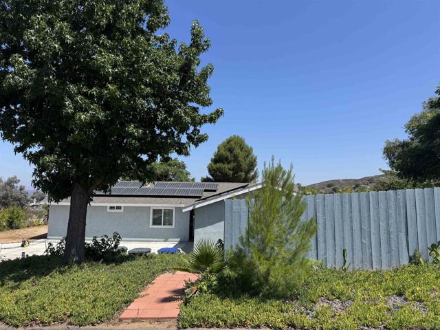 12274 Gay Rio Dr, Lakeside CA: https://media.crmls.org/mediaz/f033d935-738b-4f1b-946a-27c6d9c9b5a7.jpg