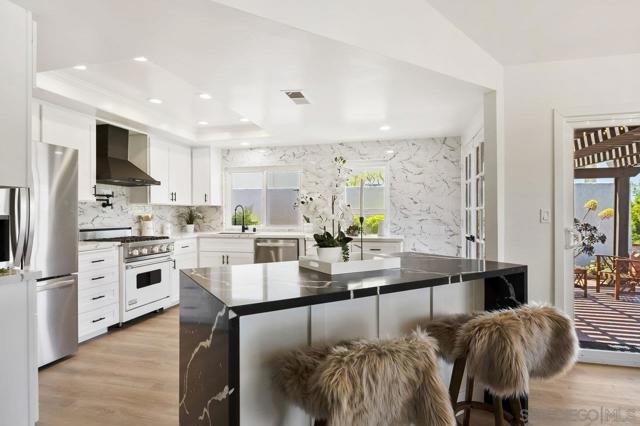 17676 Corte Sobrado, San Diego CA: https://media.crmls.org/mediaz/f033d942-4fc2-41e4-8a2e-4db04f551c60.jpg